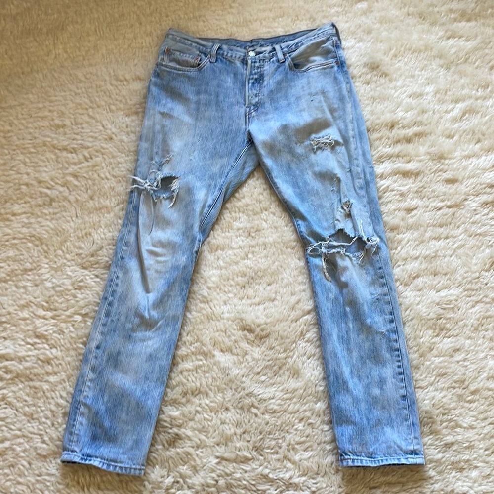 Vintage 501 Levi’s Low Rise straight jeans in Light Wash